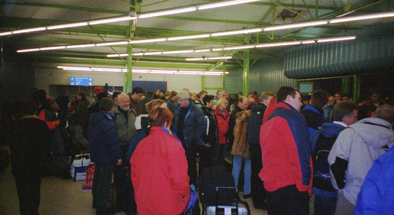 001-kaos-i-lille-fransk-lufthavn.jpg